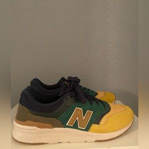 Mens New Balance 997H. Like New. Size 8.